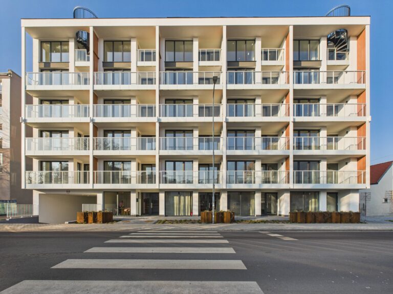 CAM01374G0-PR0287-STILL002