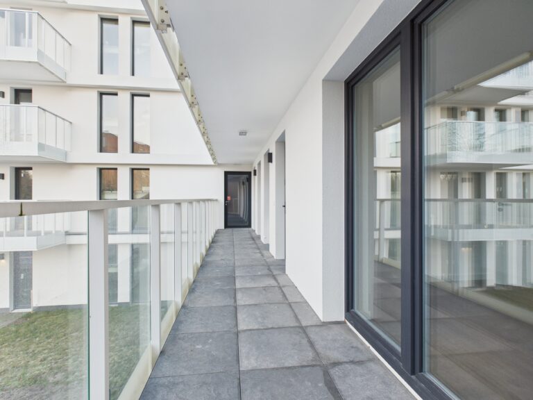 CAM01374G0-PR0289-STILL003