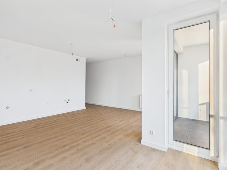 CAM01374G0-PR0289-STILL005