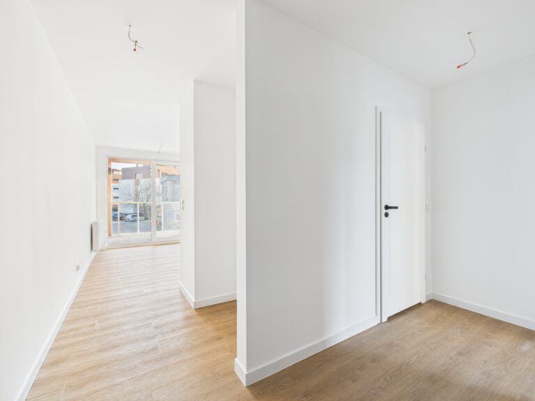 CAM01374G0-PR0289-STILL011