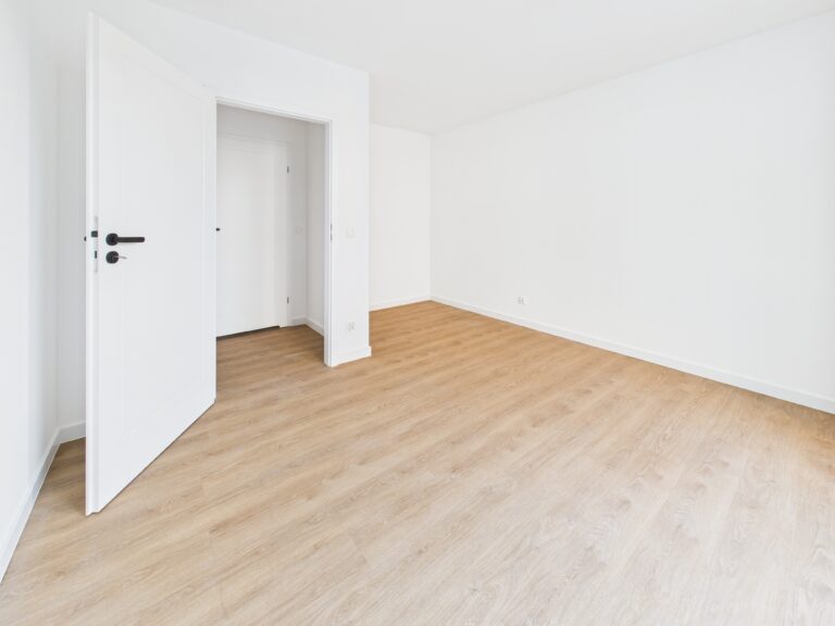 CAM01374G0-PR0289-STILL012