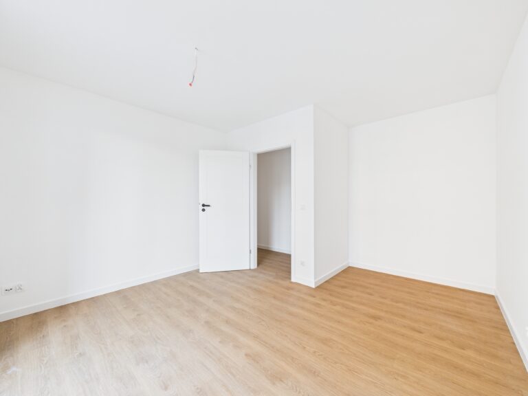 CAM01374G0-PR0289-STILL013