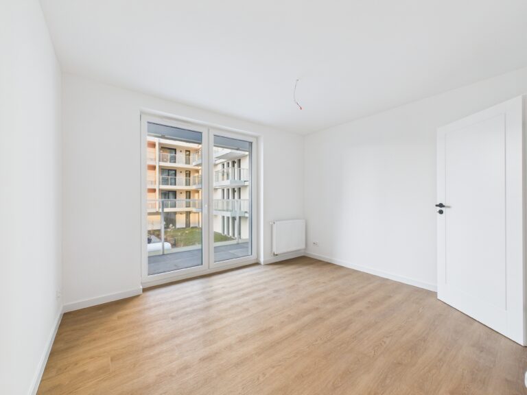 CAM01374G0-PR0289-STILL014