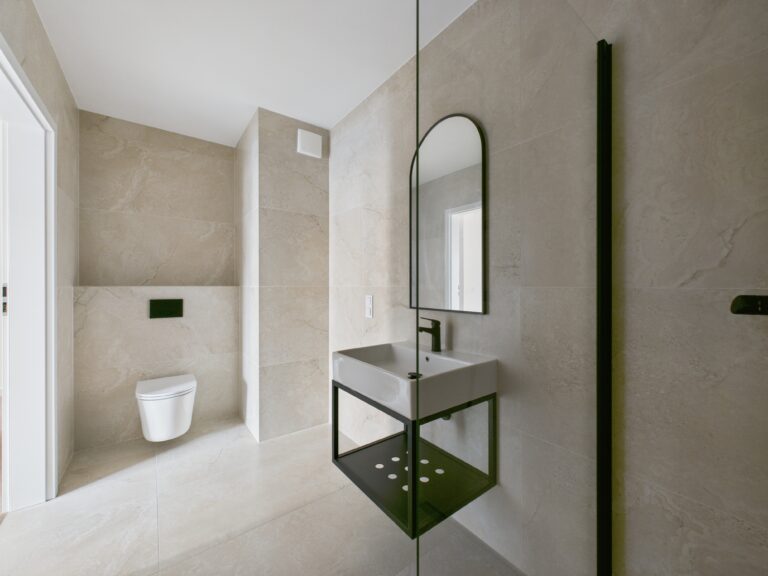 CAM01374G0-PR0289-STILL016